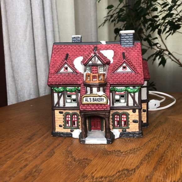 Al’s Bakery Christmas village - Picture 1 of 8
